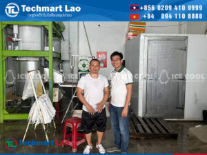 ຖ່າຍຮູບກຸ່ມກັບລູກຄ້າທີ່ພໍໃຈ