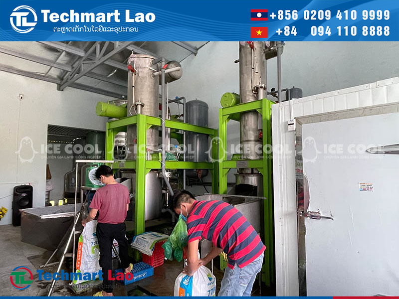 ຮູບພາບຖ່າຍກັບລູກຄ້າຂະຫຍາຍຢູ່ໂຮງງານ