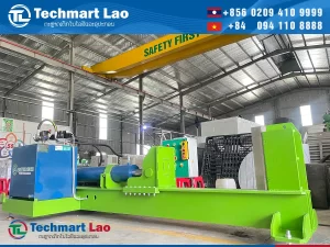 ເຄື່ອງແຍກໄມ້ດ້ວຍໄຮໂດຼລິກທີ່ໃຊ້ໃນໂຮງງານອຸດສາຫະກຳ.